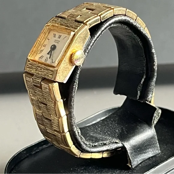 Nestrix MCM Textured Gold Tone Swiss 17 Jewel Incabloc Tank Watch 14k Yellow Gold Ermaten 17 Jewels Incabloc Vintage Estate  main image 4